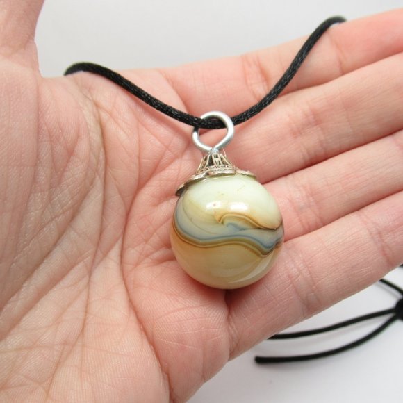 Uranium glass marble pendant - Picture 7 of 12